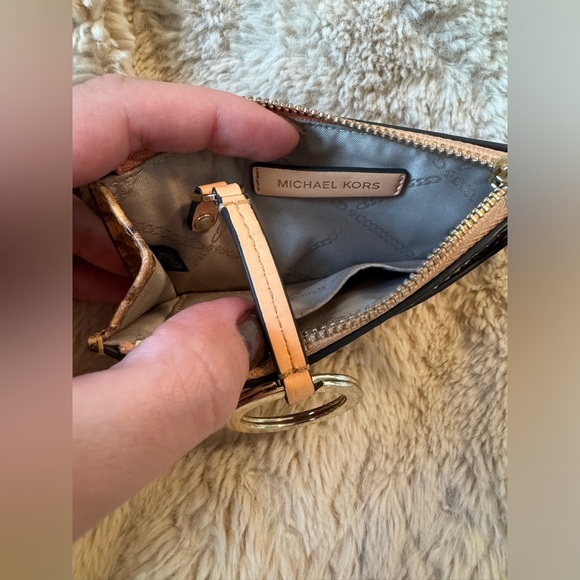Michael Kors wallet - Picture 2 of 5